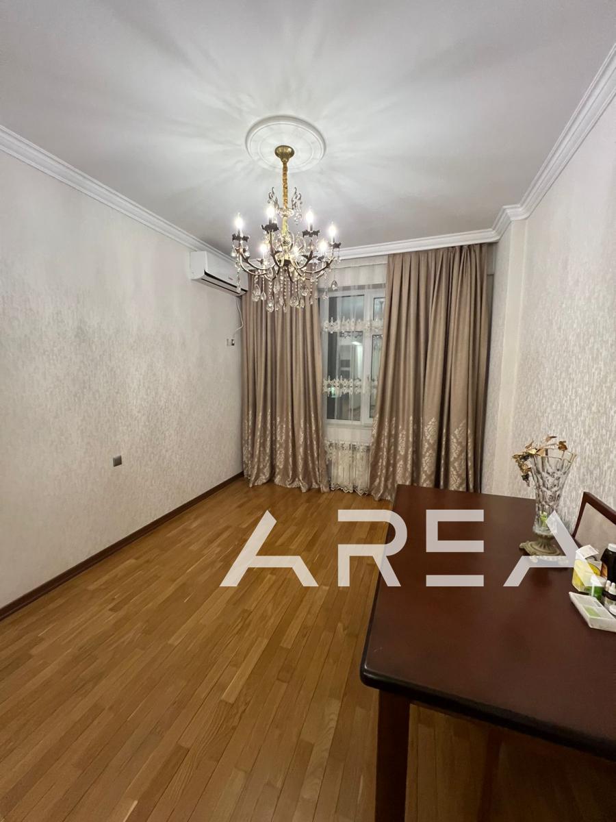A 4-room apartment is for sale near the Medical University.