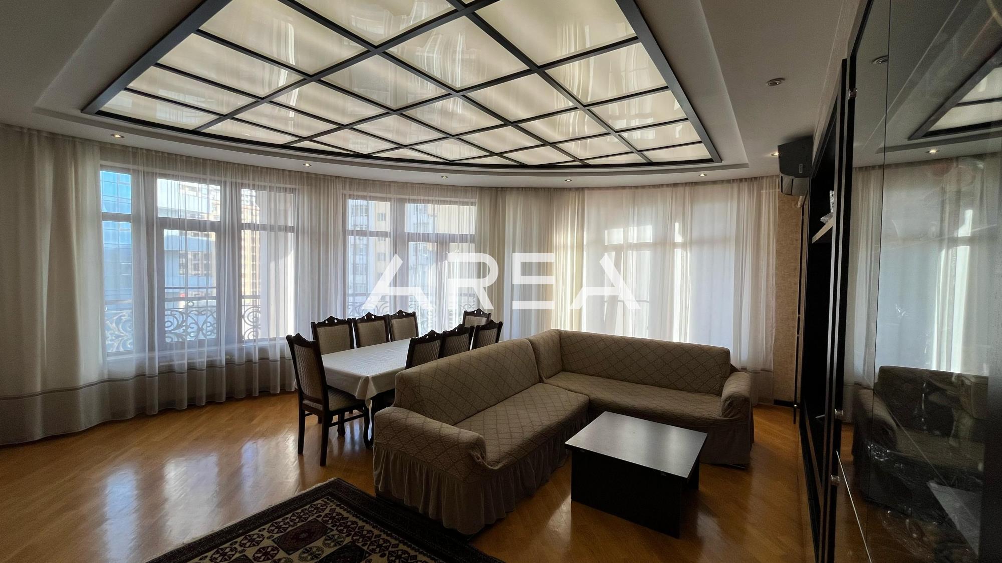 An apartment with 4 rooms, renovated, is for sale on 