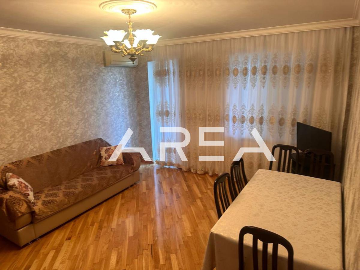 A renovated three-room apartment is for sale near the Elmlar Akademiyası .